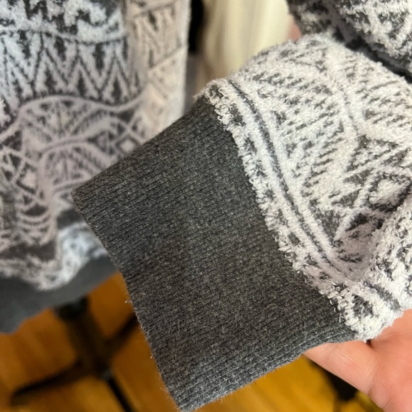 PJ Salvage hooded sweater - Picture 7 of 10